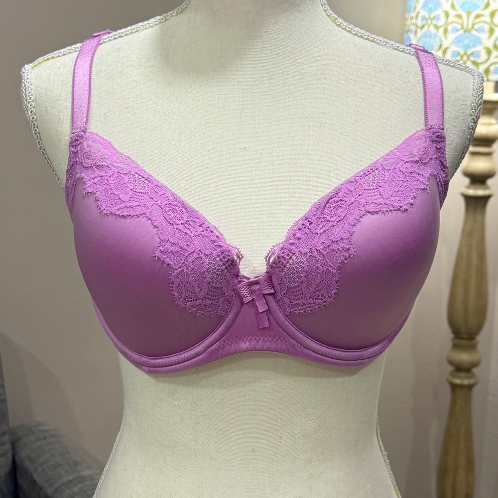 B. Tempted by Wacoal- Mauve Lightly padded Lace Trimmed Underwire Bra 36D